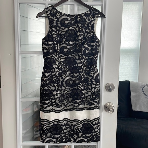 Limited black lace over white sheath dress sz 4 - Picture 1 of 5